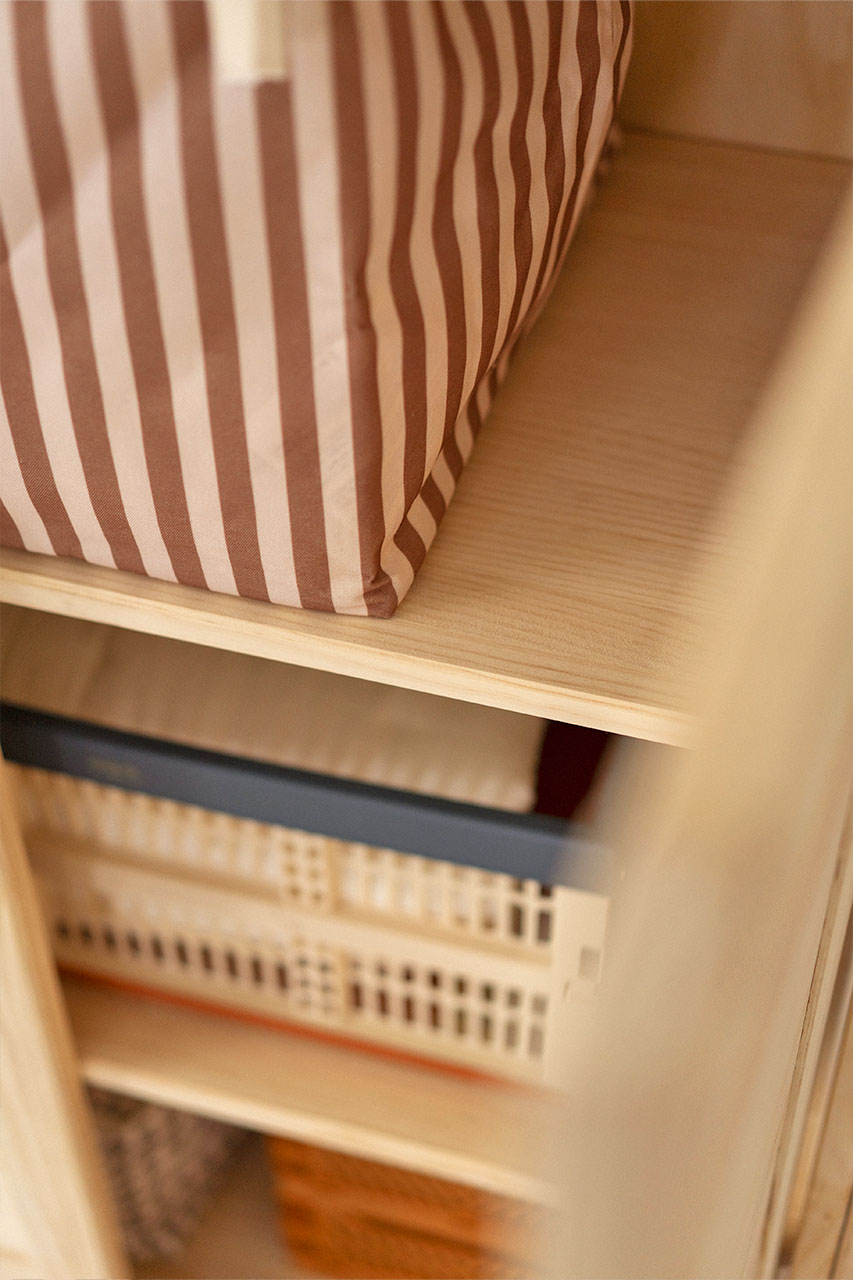 Imagen de ambiente 3 para:Armario zapatero con puertas y hueco inferior